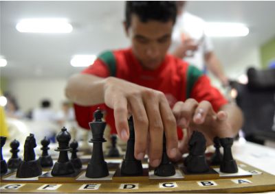 Aos 13 anos, atleta de Paranavaí é campeã estadual de xadrez